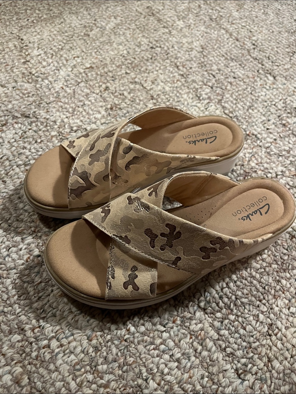 Clarks Women Tan and Metallic Camo Crossover Sandals